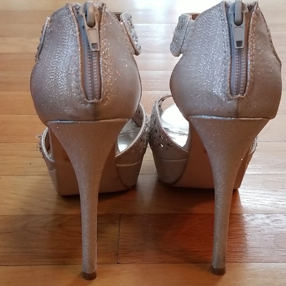 Shoes - Picture 3 of 4